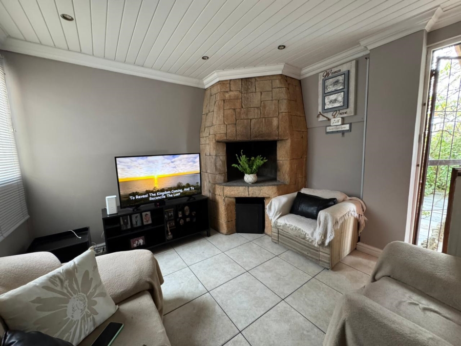 3 Bedroom Property for Sale in Park Village Western Cape